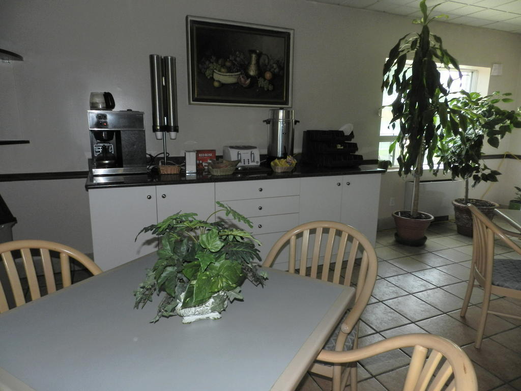 L'Auberge De L'Aeroport Inn Dorval Esterno foto