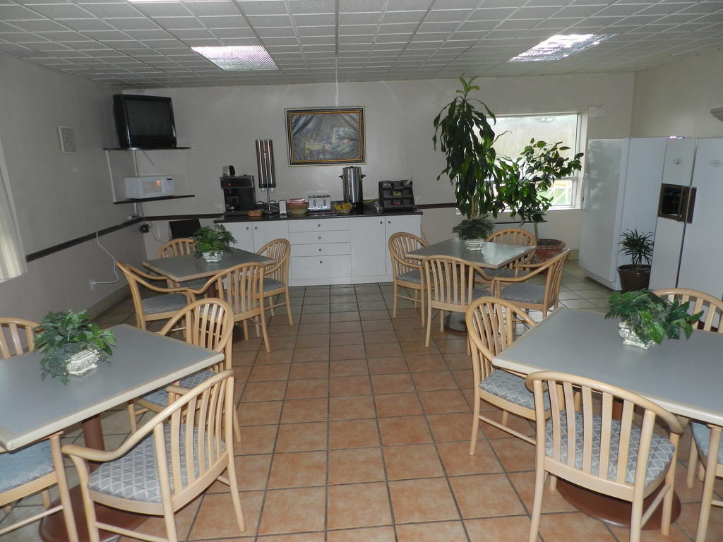 L'Auberge De L'Aeroport Inn Dorval Esterno foto
