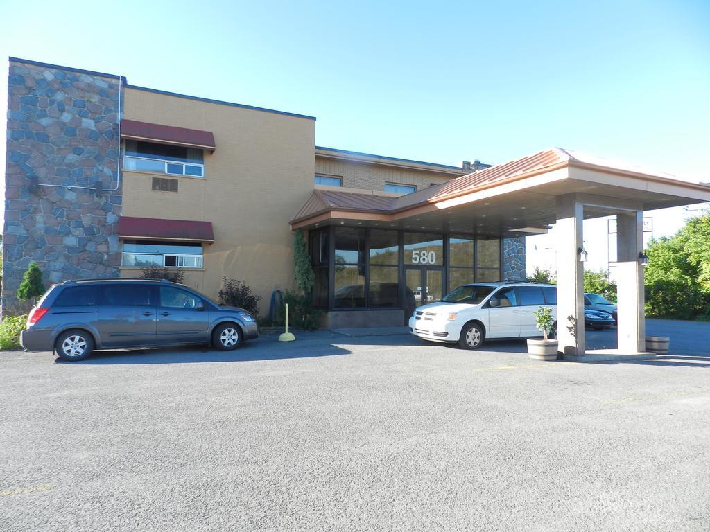L'Auberge De L'Aeroport Inn Dorval Esterno foto